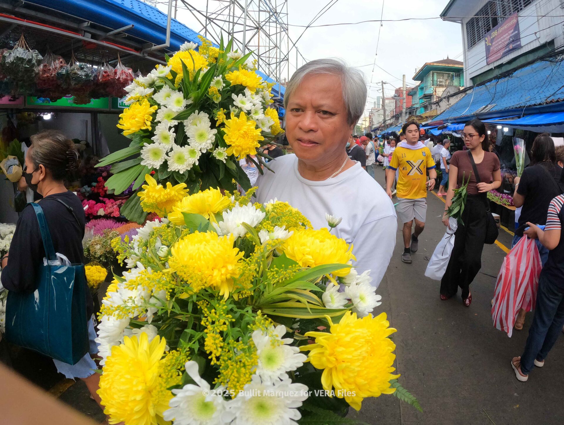Dangwa Flower market. Photo by Bullit Marquez for VERA Files
