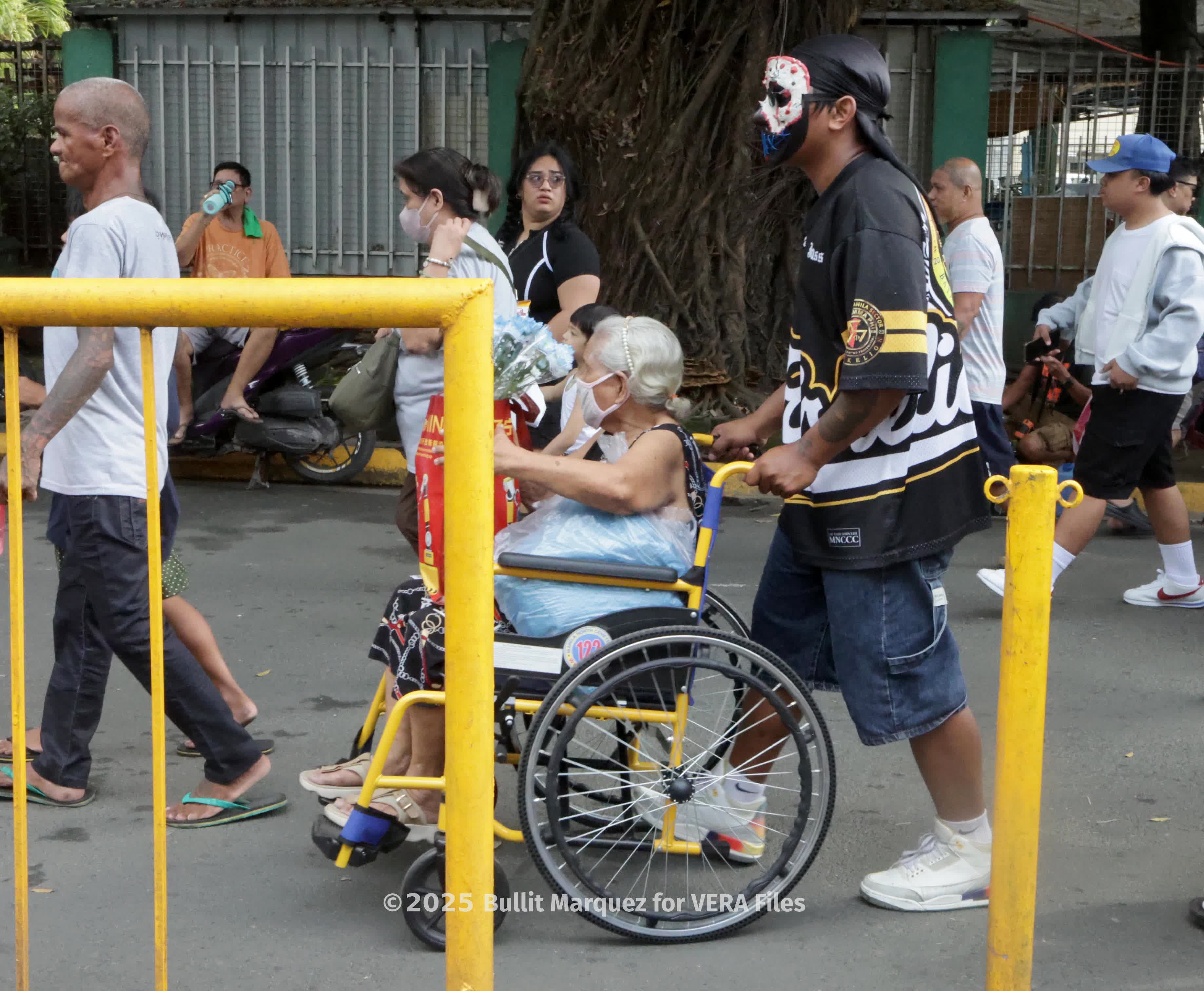 Manila North cemetery. Photo by Bullit Marquez for VERA Files
