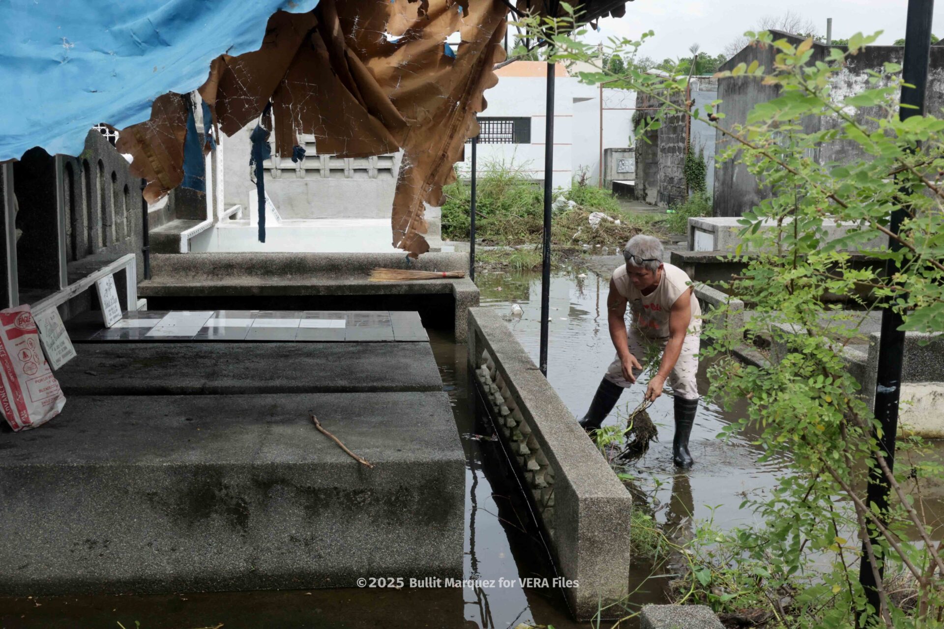 Flooded cemetery in Cavite. Photo by Bullit Marquez for VERA Files

