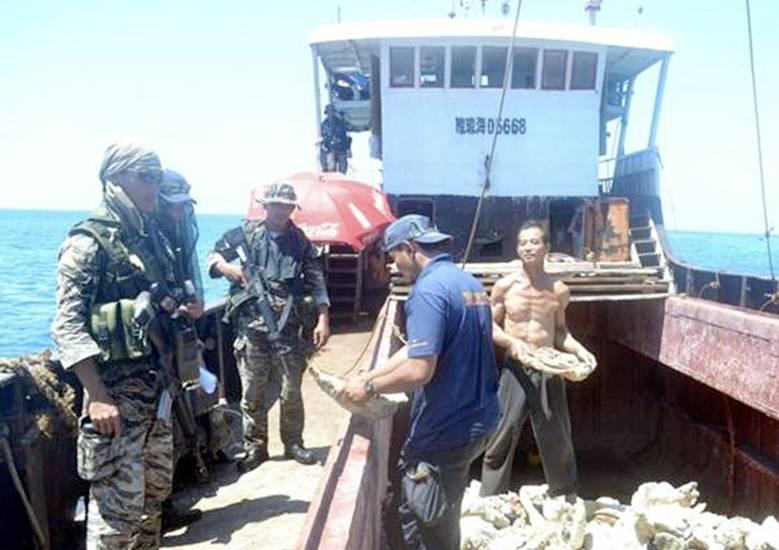 A Philippine Navy warship arrested Chinese fishing vessels in Scarborough Shoal in April 2012. (Philippine Navy)