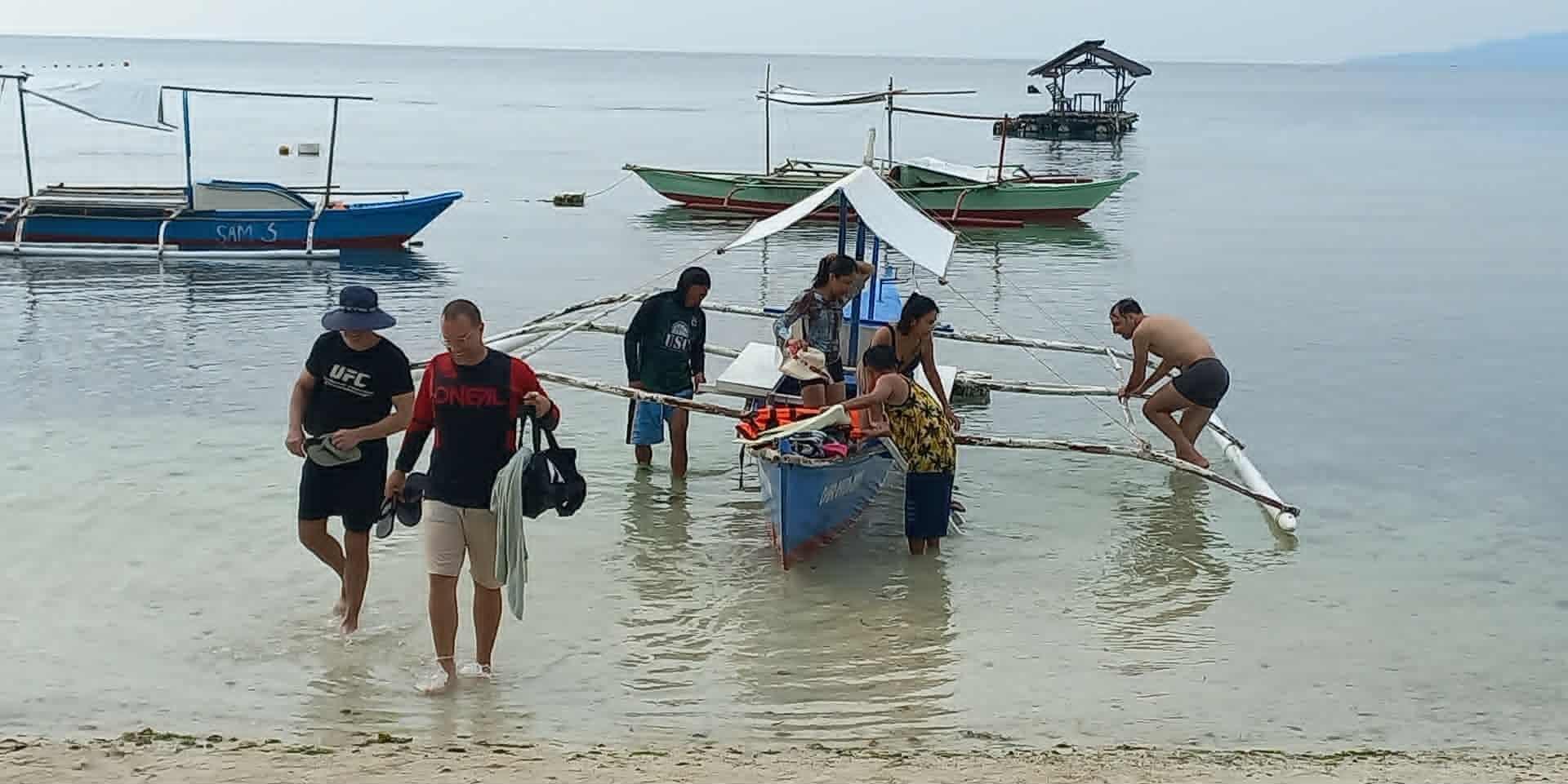 Tourists coming back from the Bingag Reef Tour