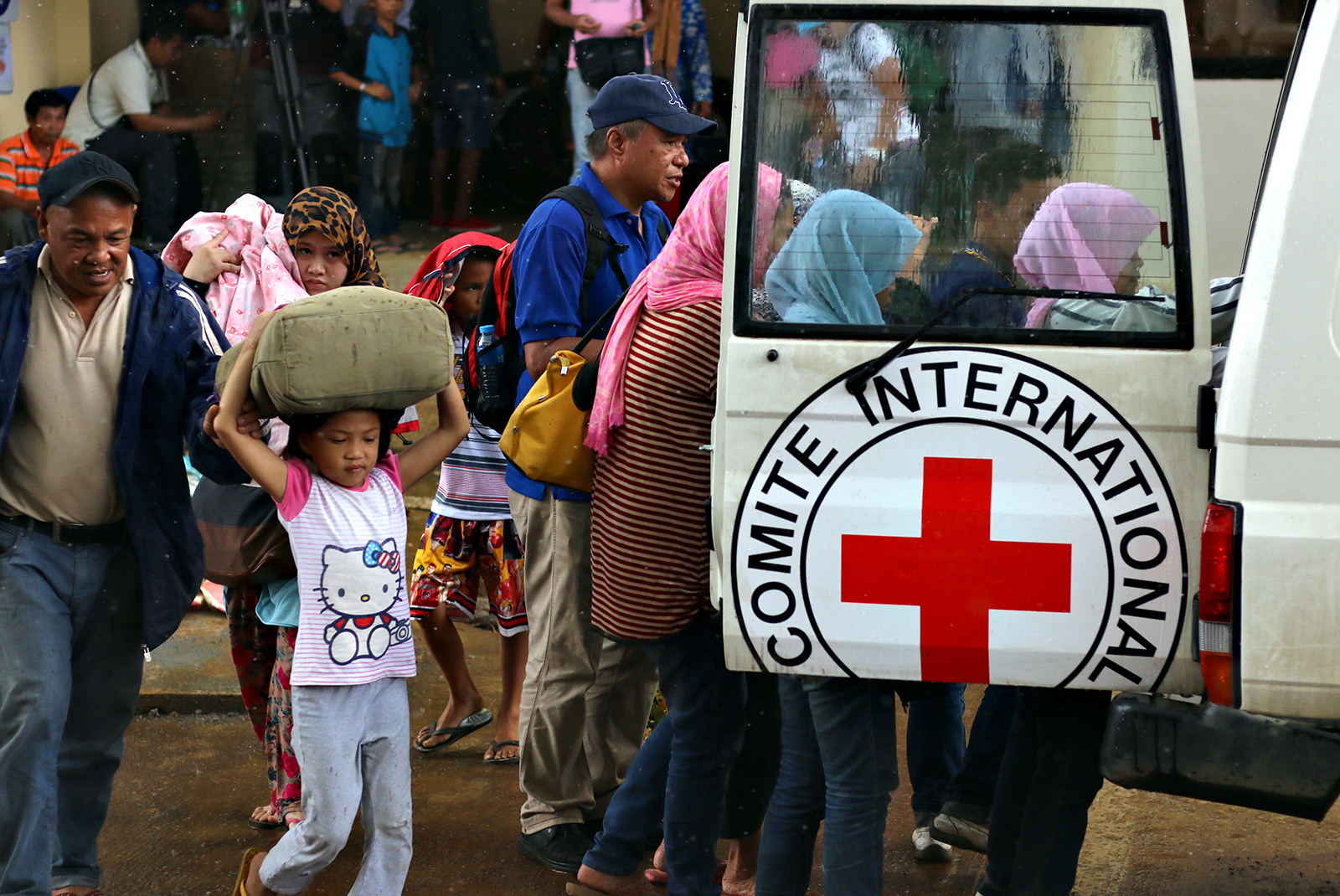 Displaced Maranaos move towards the vehicle of the International Red Cross to transport them out of Marawi City to an evacuation center in Lanao del Norte..jpg