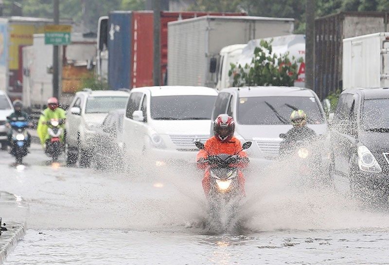 motorists-flood-manila.jpg