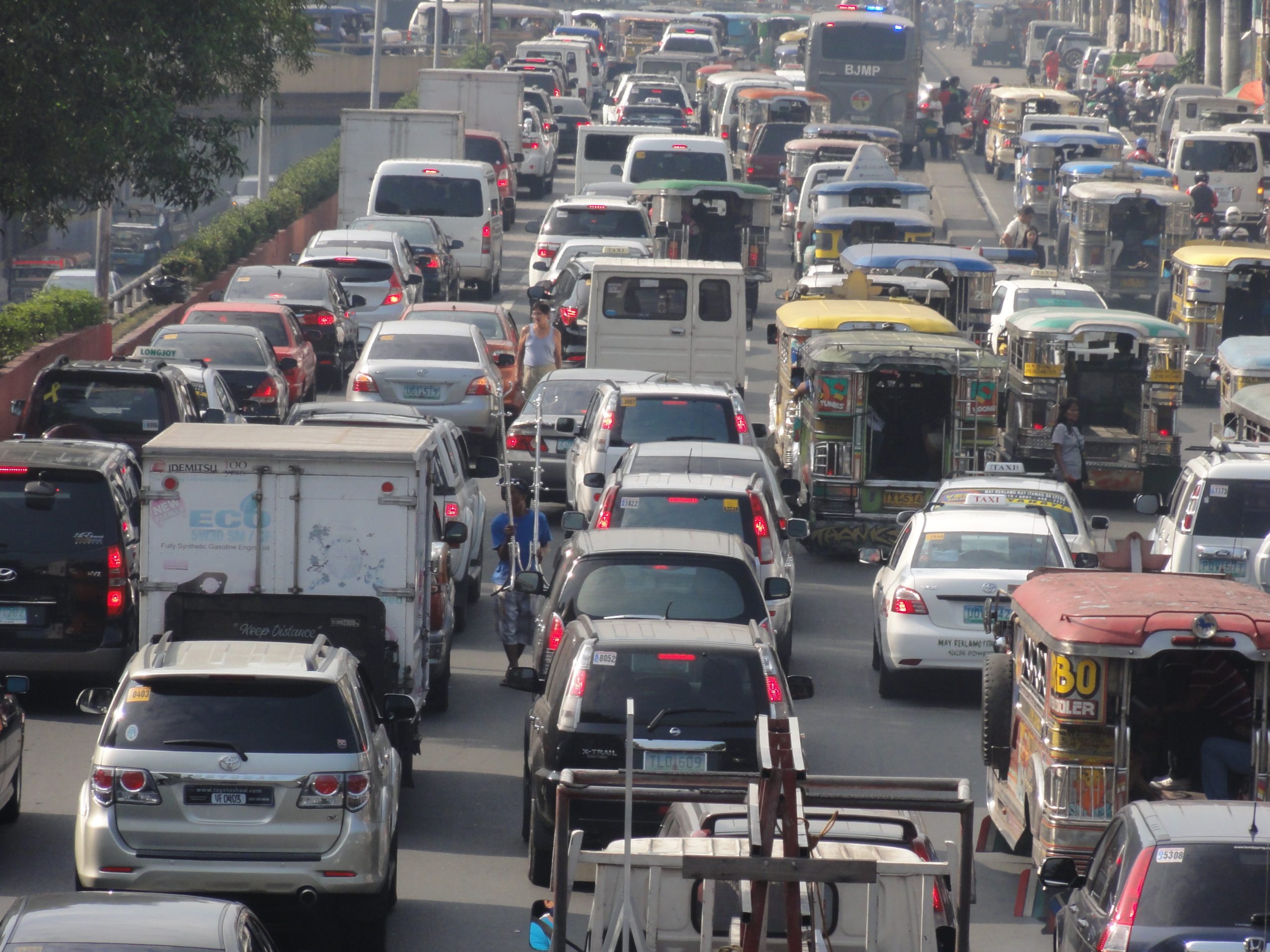 1Heavy_road_traffic_(andalucia,_sampaloc,_Manila)(2014-11-12).jpg