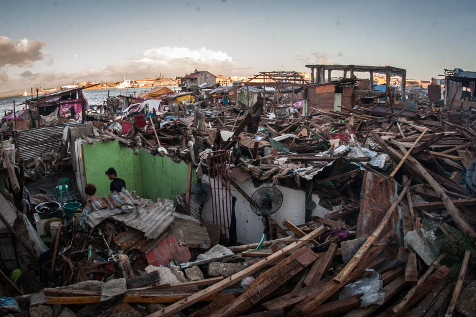 Tacloban City in the aftermath of typhoon Yolanda in 2013.JPG