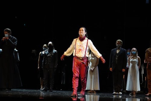 Curtain call for tenor Arthur Espiritu and ensemble. Photo by Detlefkurth_opernfotografie