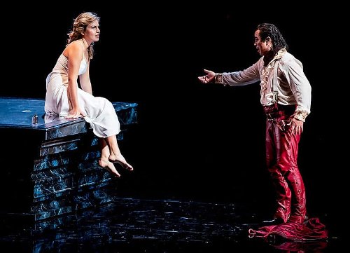 Arthur Espiritu with his Juliet (soprano Rafaella Lintl) in the tomb scene of the Gounod opera. Photo by Andreas Lander