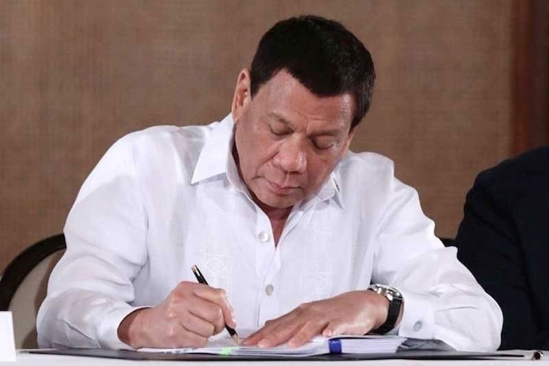 Photo #1 Duterte signs ATA.jpg