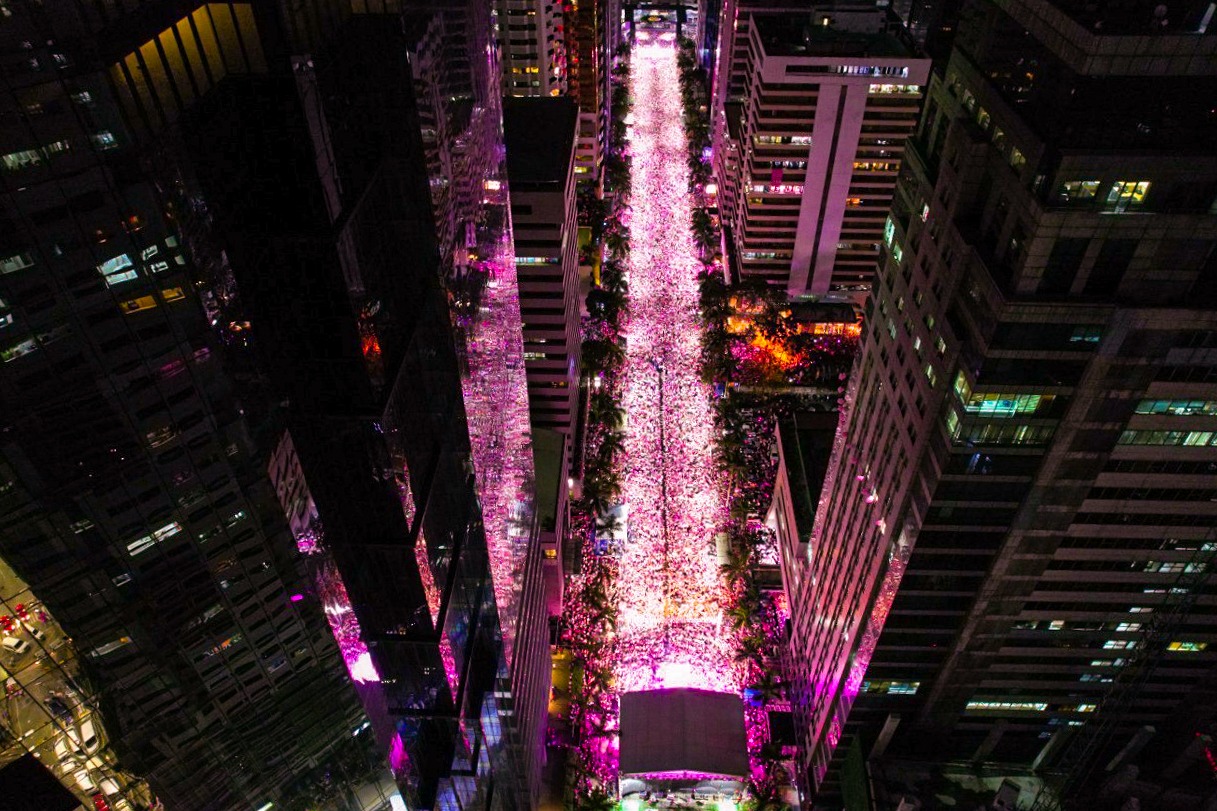 Pasig’s Emerald Avenue turns pink.