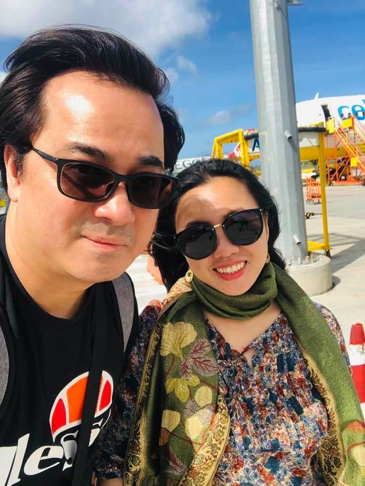 Tenor Arthur Espiritu and wife Christina in Boracay. 