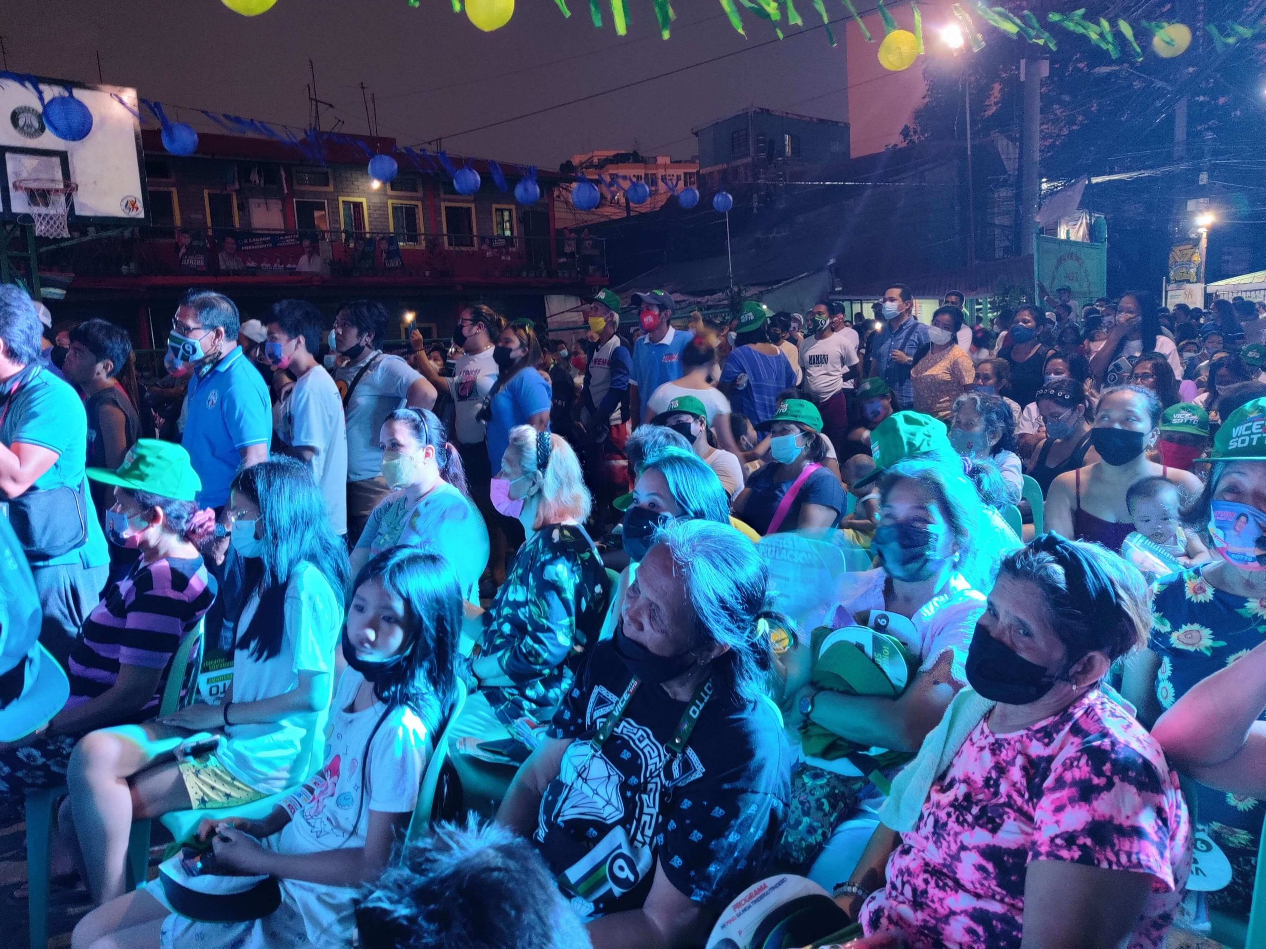 The meeting in Malibay, Pasay City, started late afternoon and continued up to the evening. The people stayed on and listened to presidential candidate Ping Lacson and his running mate Tito Sotto. Photo by Enrico Berdos/VERA Files