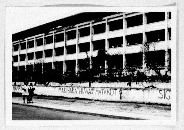 Activists' slogan scrawled in front of the Palma Hall in the '70s.